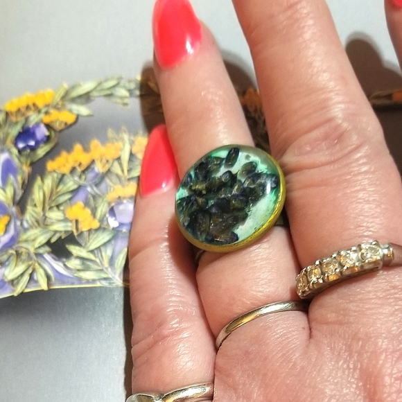 MzMax Resin Designs Trapped Natural Lavender Ring - Picture 3 of 9